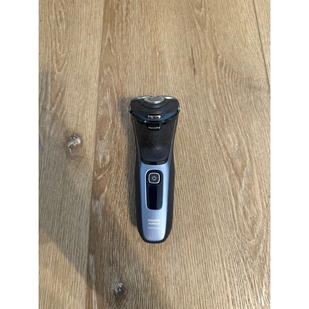 Phillips Norelco Series 3000 Rechargeable Wet Dry Electric Shaver